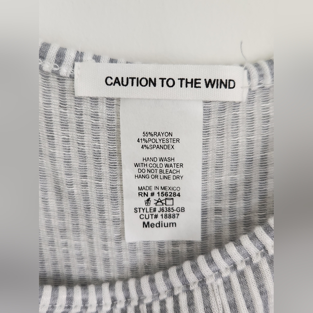 NWOT Caution To The Wind Grey and White Striped Romper M - Picture 3 of 4